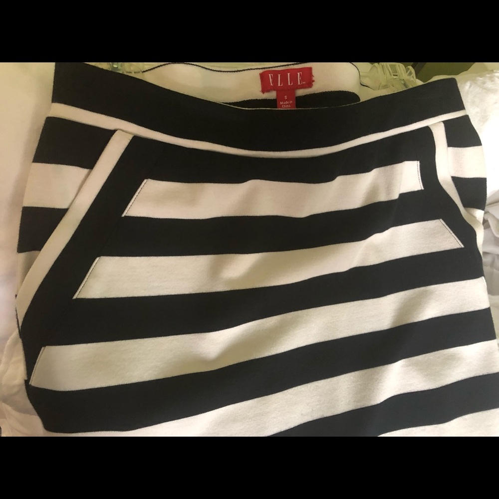 Skirts - Picture 2 of 3
